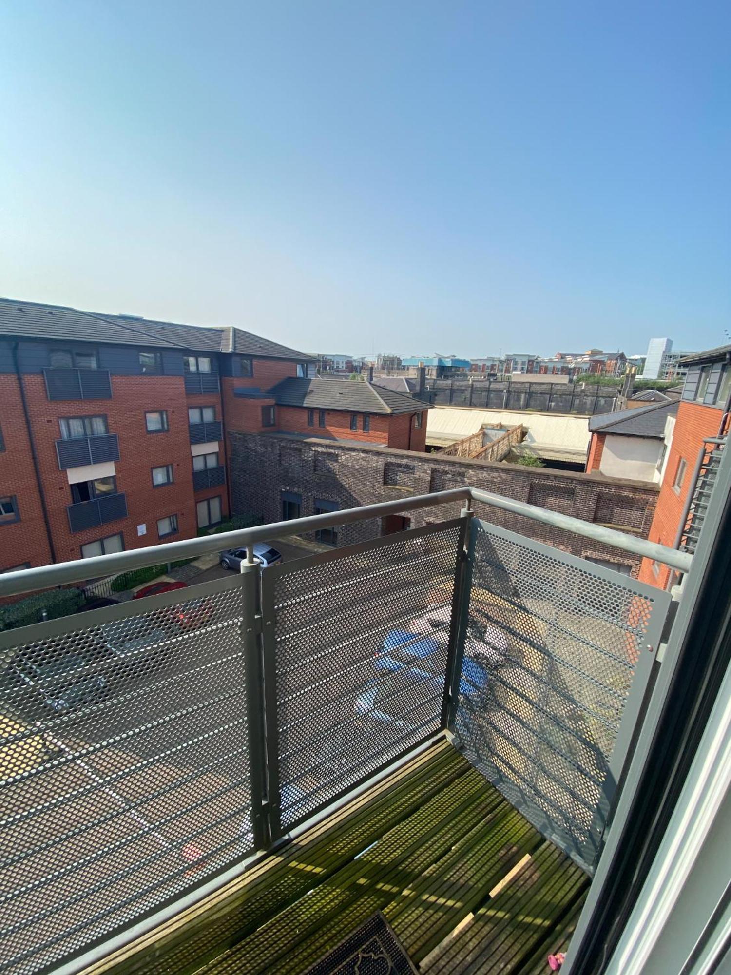 Station Side Penthouse Apartment Wolverhampton Room photo